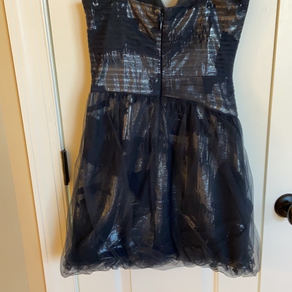 Stunning EUC size 4 BCBGMaxazria one shoulder dress - Picture 7 of 9